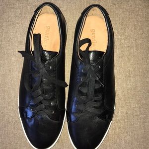 Kenneth Cole Gentle Soul black sneakers